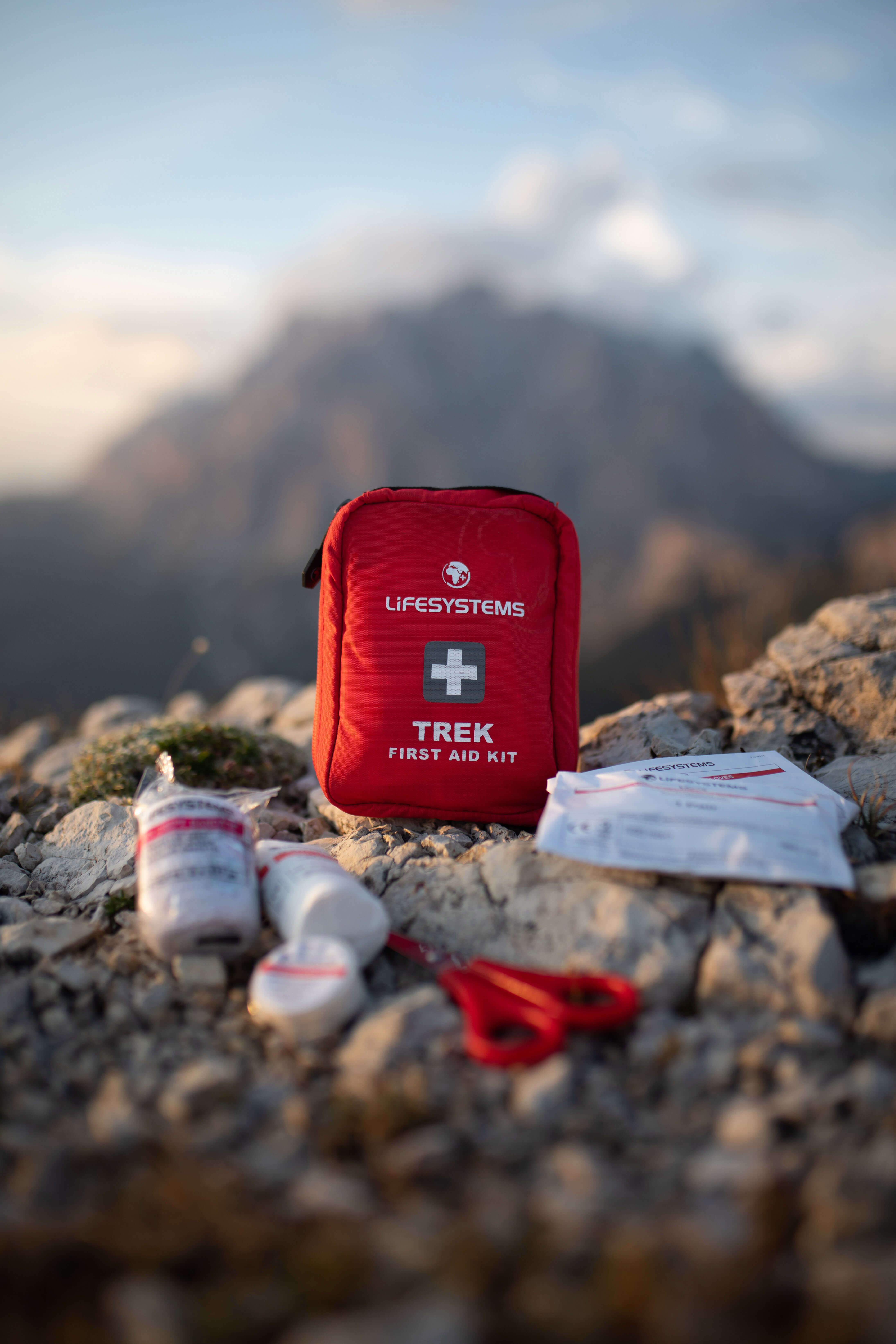 lifesystems-lekarnicka-trek-first-aid-kit (6)